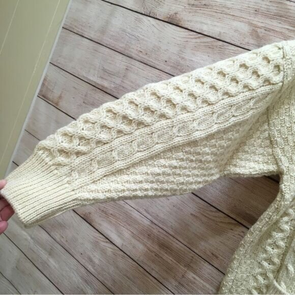 LATCHFORDS OF IRELAND CABLE KNIT OVERSIZED SLOUCHY SWEATER IN 100% WOOL - Picture 4 of 12